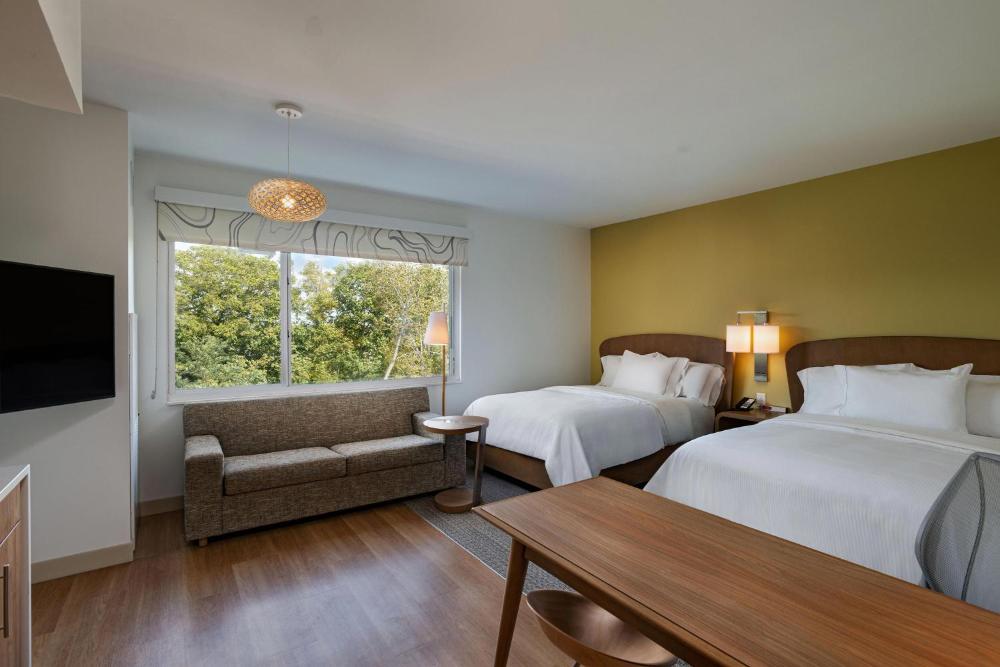 King Room with Roll-in Shower - Mobility and Hearing Accessible interior